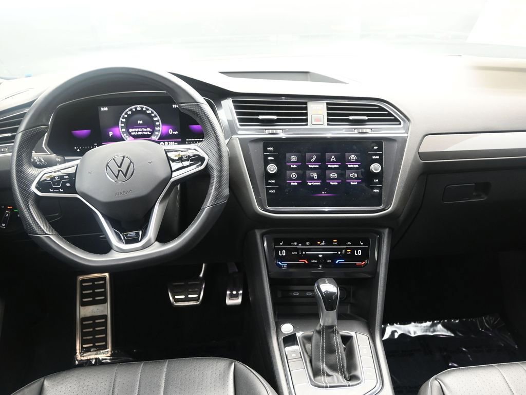 Used 2022 Volkswagen Tiguan SE R-Line image 14