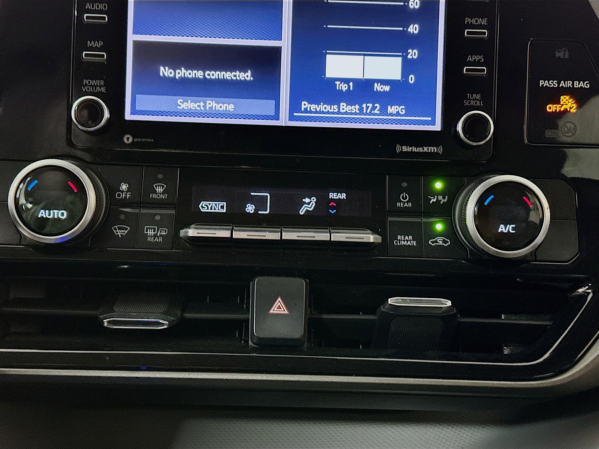 Used 2021 Toyota Highlander L image 23