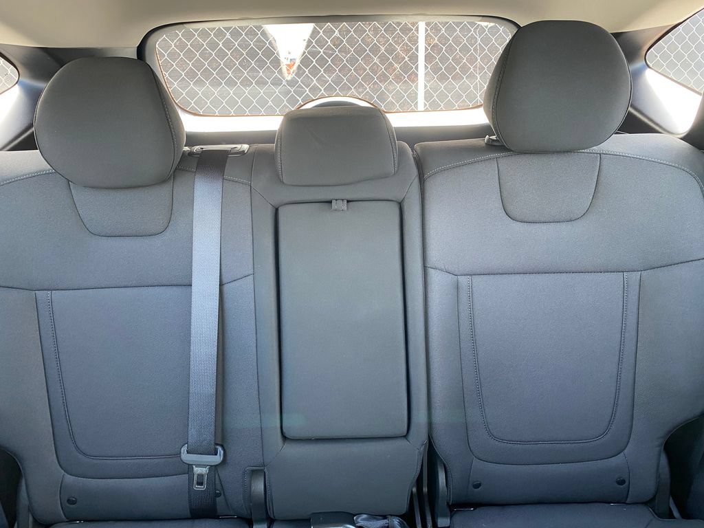 Certified 2025 Hyundai Tucson SE FWD image 18