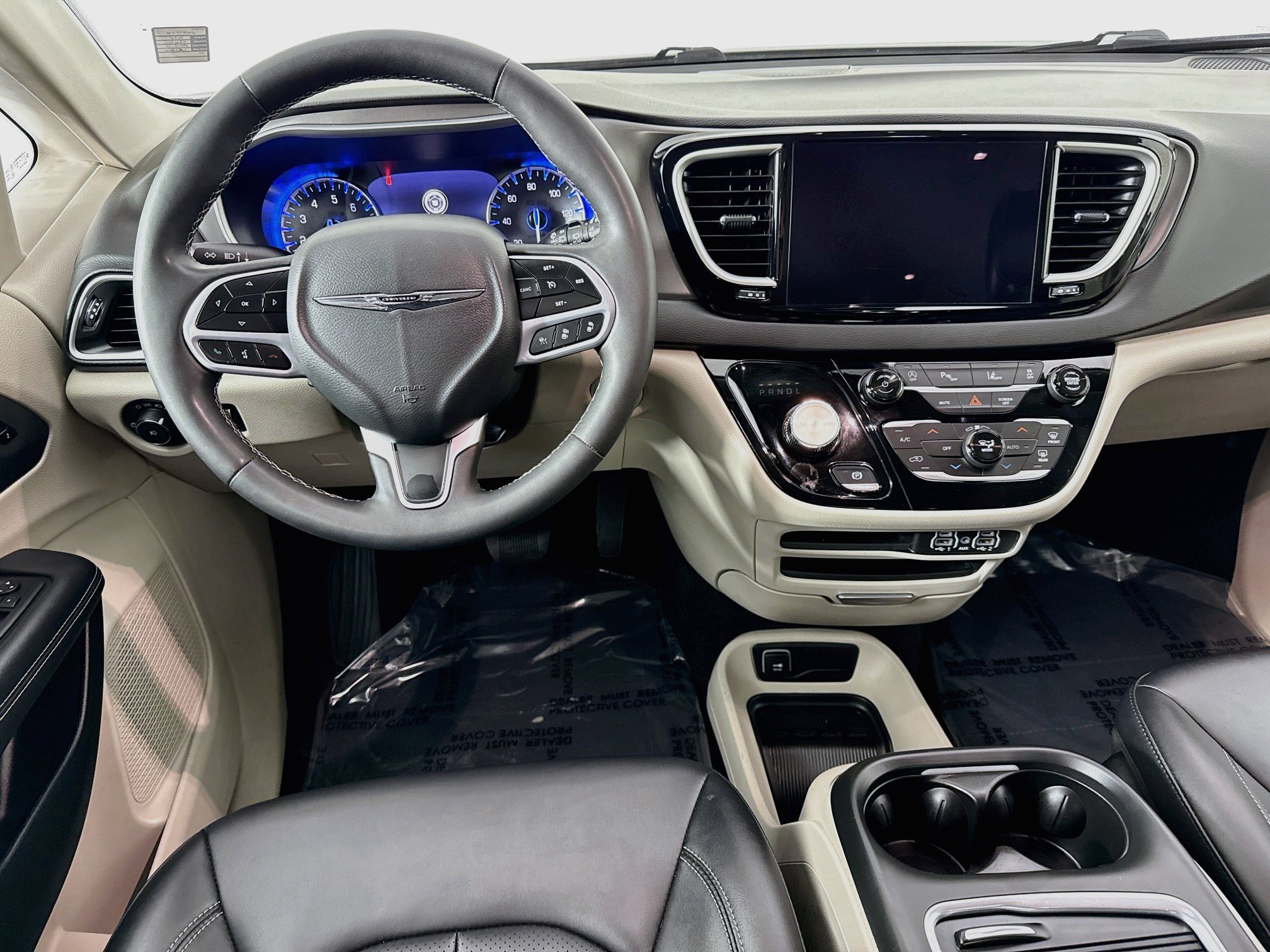 Used 2024 Chrysler Pacifica Touring-L FWD image 21