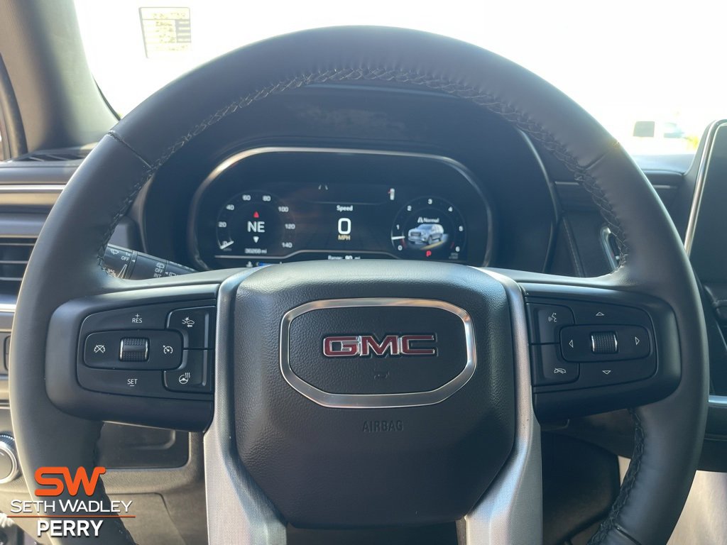 Used 2023 GMC Yukon SLT w/ SLT Luxury Package image 18