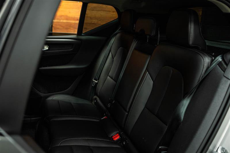 Used 2023 Volvo XC40 B4 Ultimate image 11