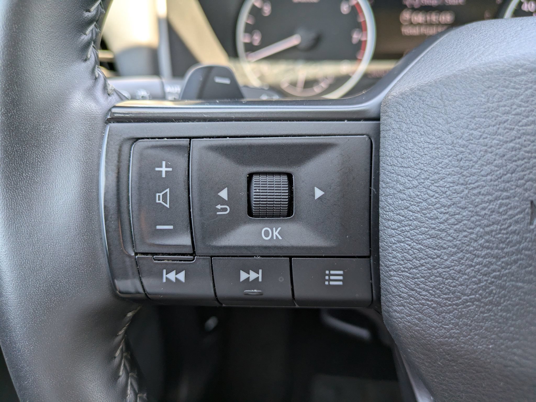 Certified 2026 Nissan Rogue SV AWD/4WD image 24