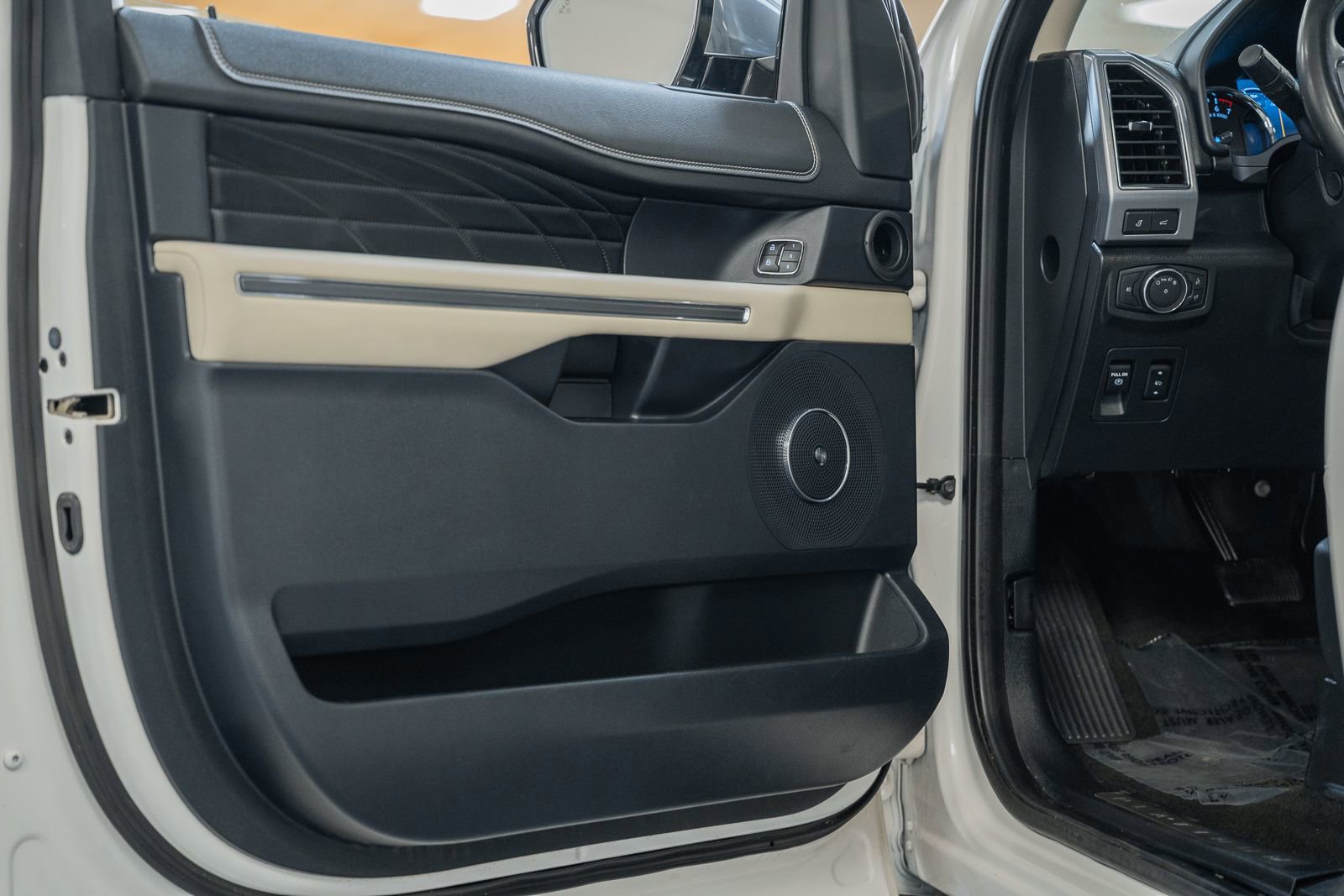 Used 2019 Ford Expedition Platinum image 53