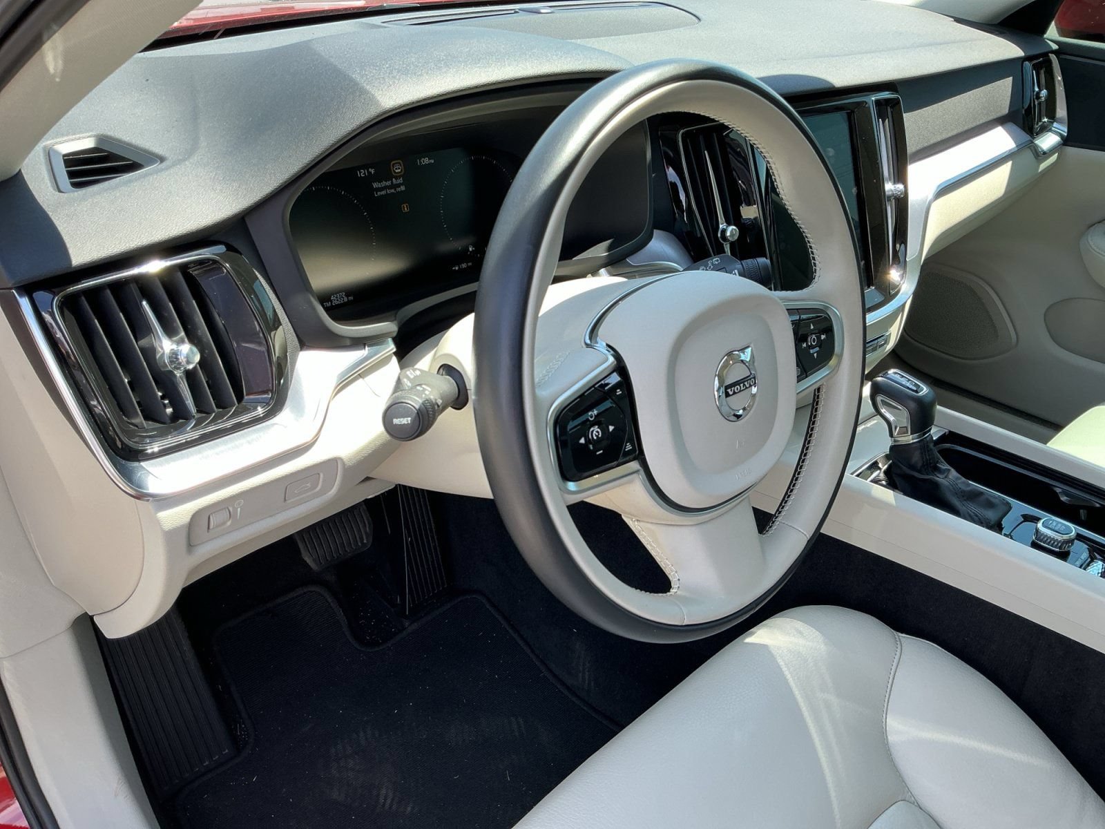 Used 2020 Volvo V60 T5 Momentum FWD image 10