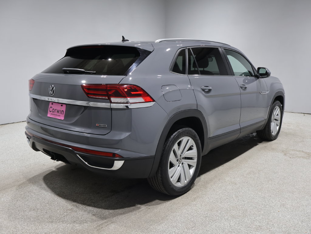 Used 2022 Volkswagen Atlas Cross Sport SE AWD/4WD image 2