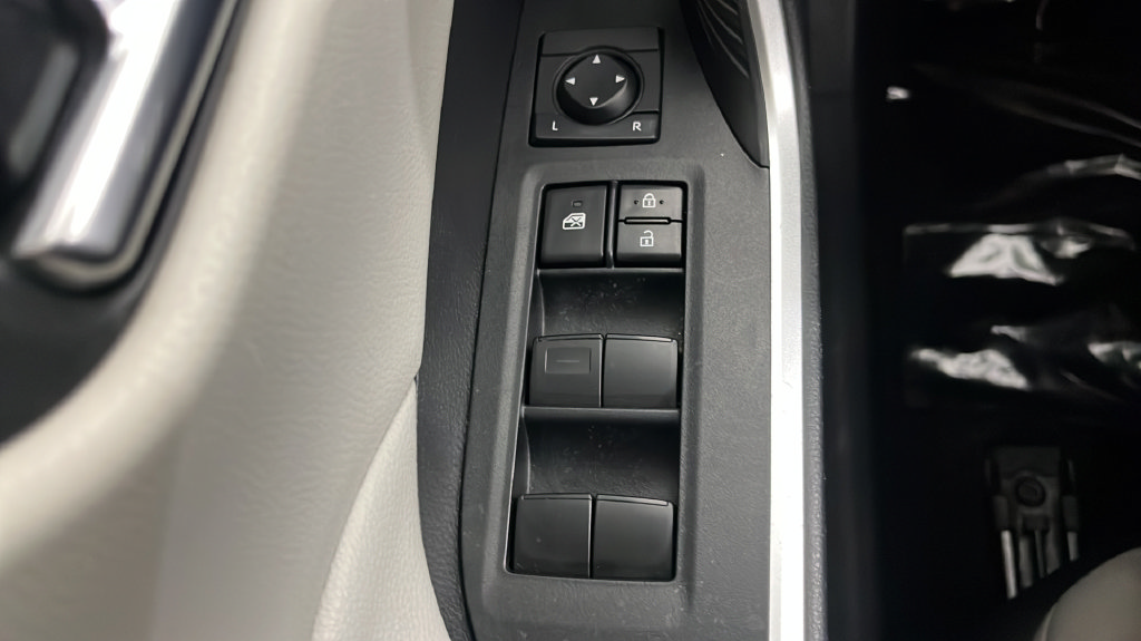 Used 2020 Toyota RAV4 XLE w/ Convenience Package FWD image 30