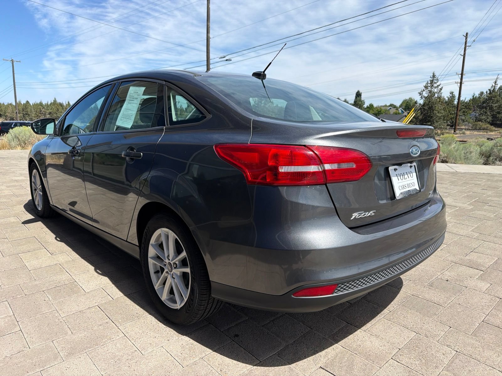 Used 2017 Ford Focus SE w/ Cold Weather Package FWD image 5