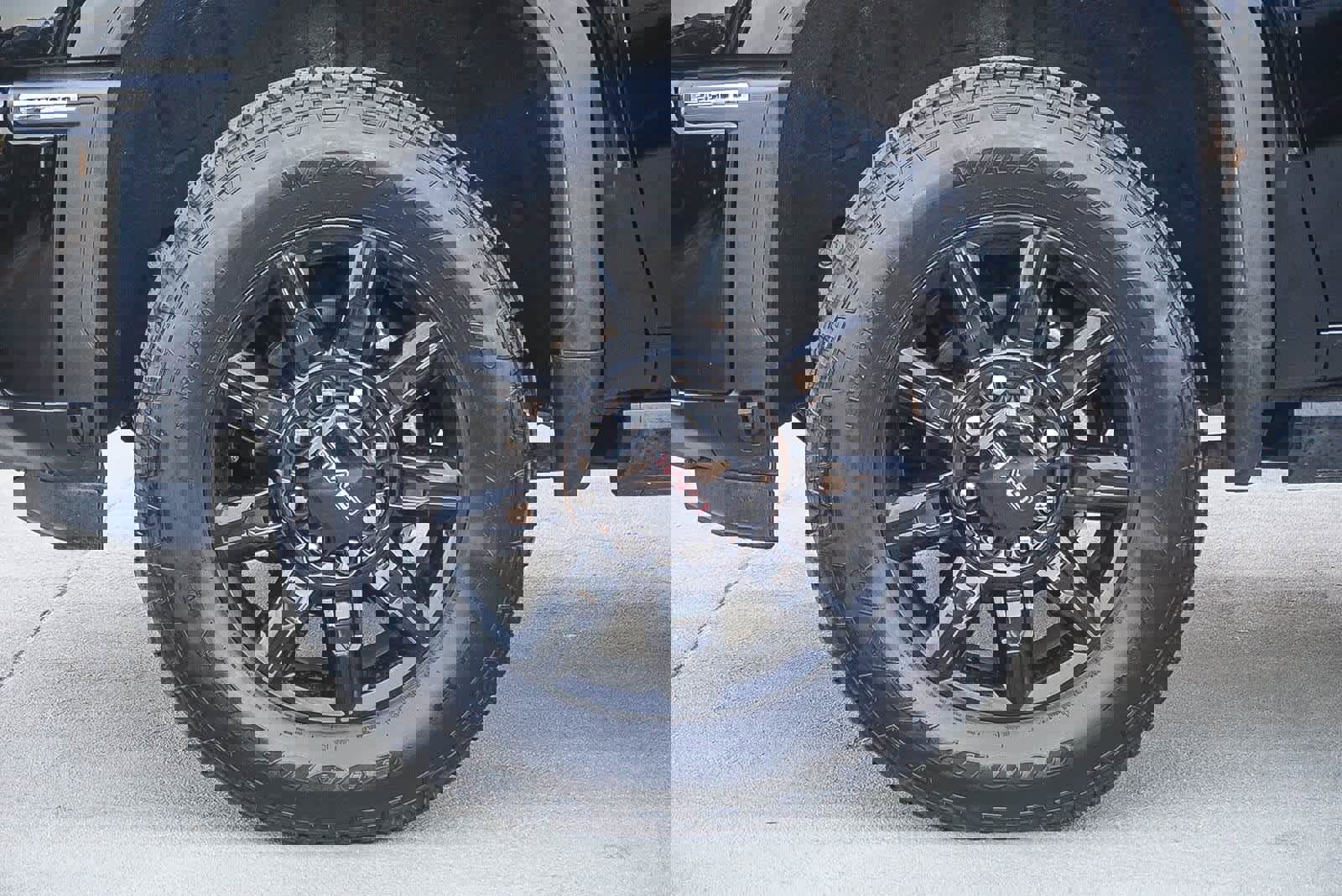 Used 2025 GMC Sierra 2500 AT4 w/ AT4 Premium Plus Package image 9