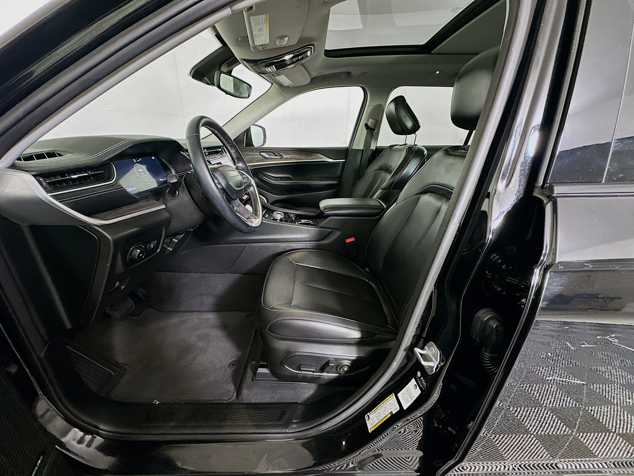 Used 2022 Jeep Grand Cherokee L Limited image 13