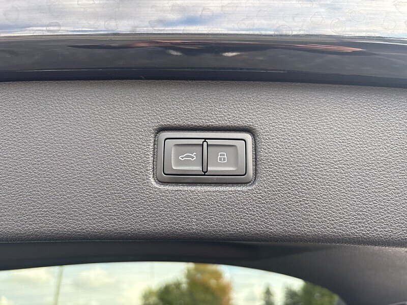 Used 2025 Audi Q7 3.0T Premium Plus AWD/4WD image 35