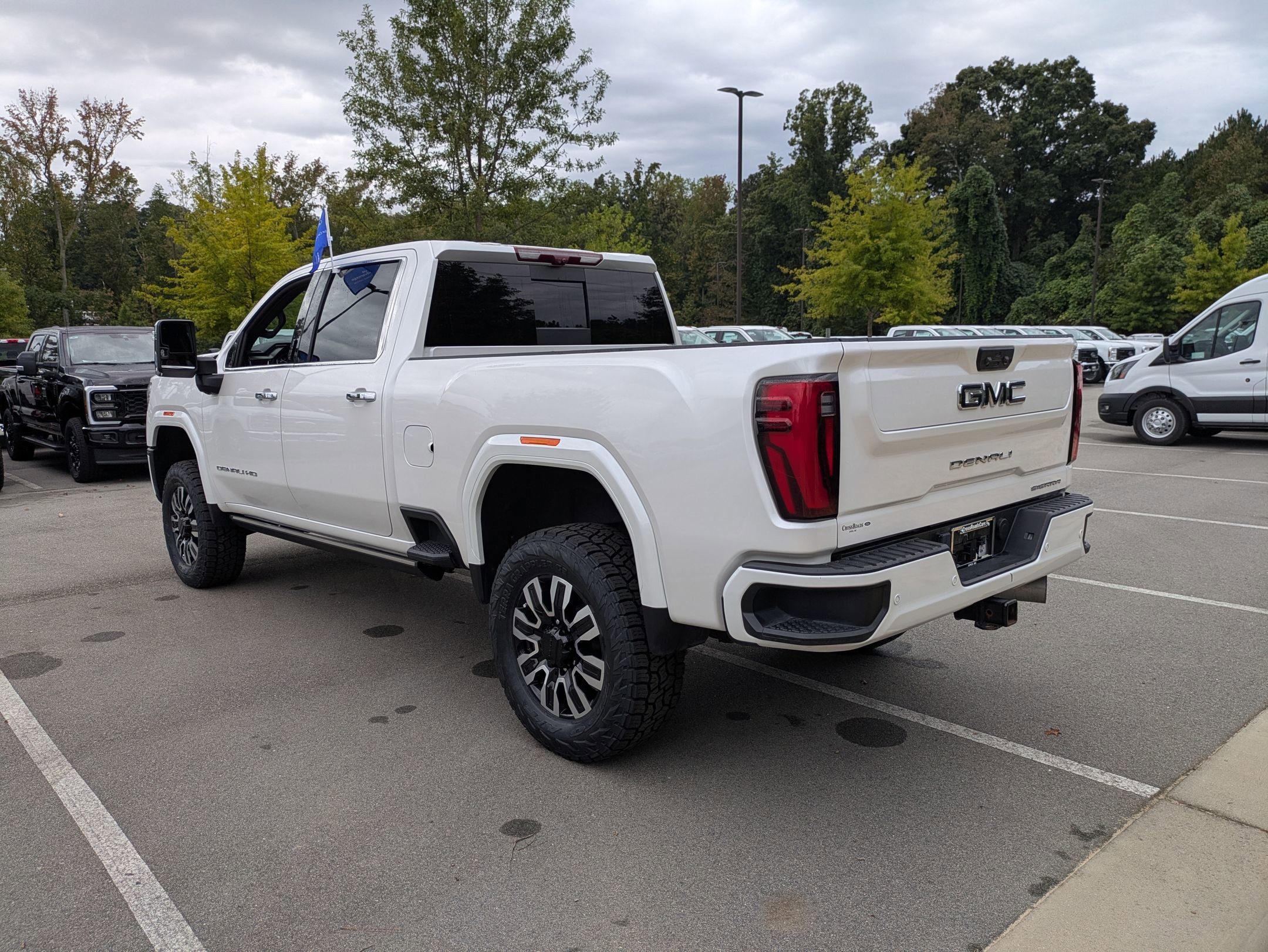 Used 2024 GMC Sierra 2500 Denali Ultimate image 6