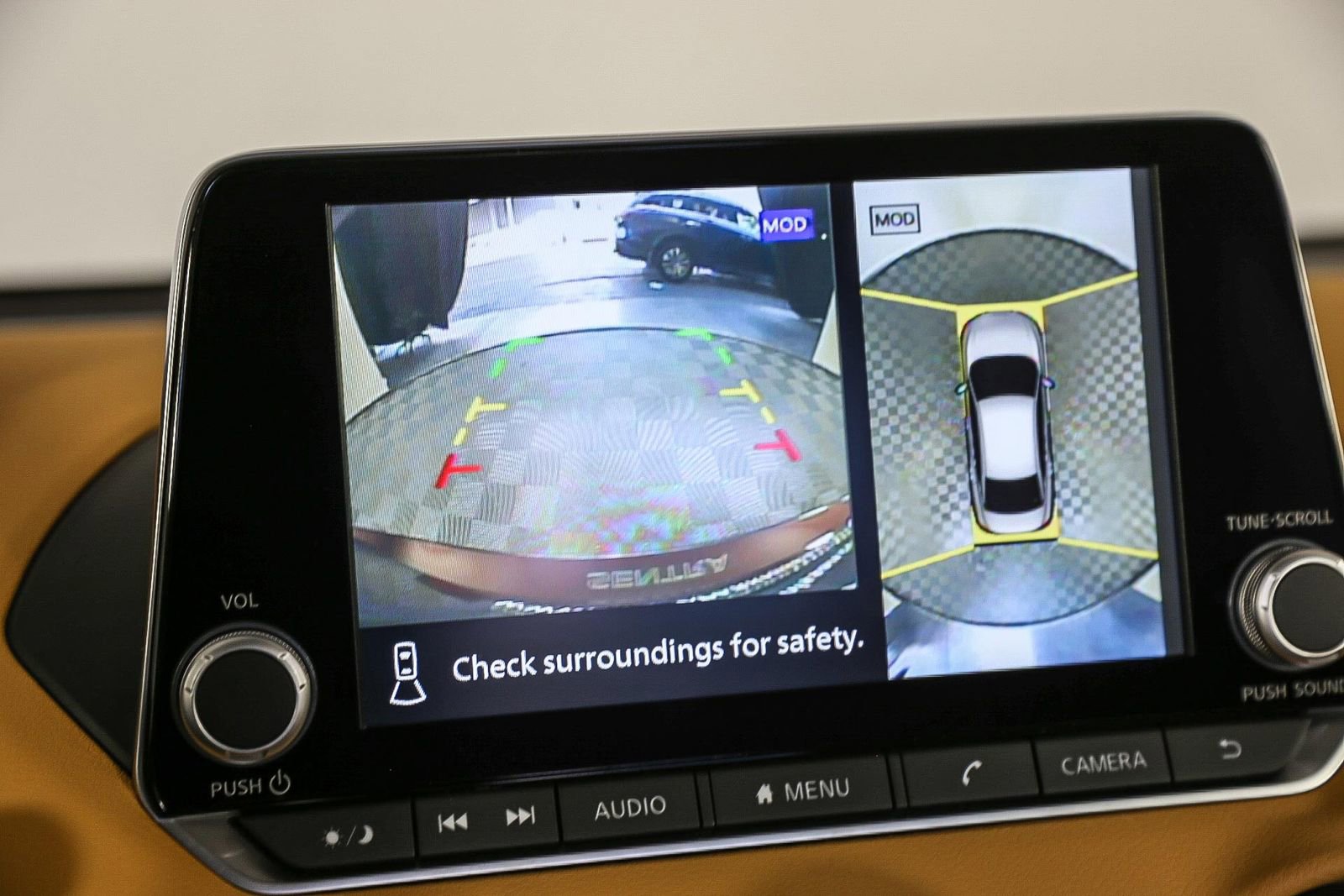 Used 2025 Nissan Sentra SV w/ SV Premium Package image 24