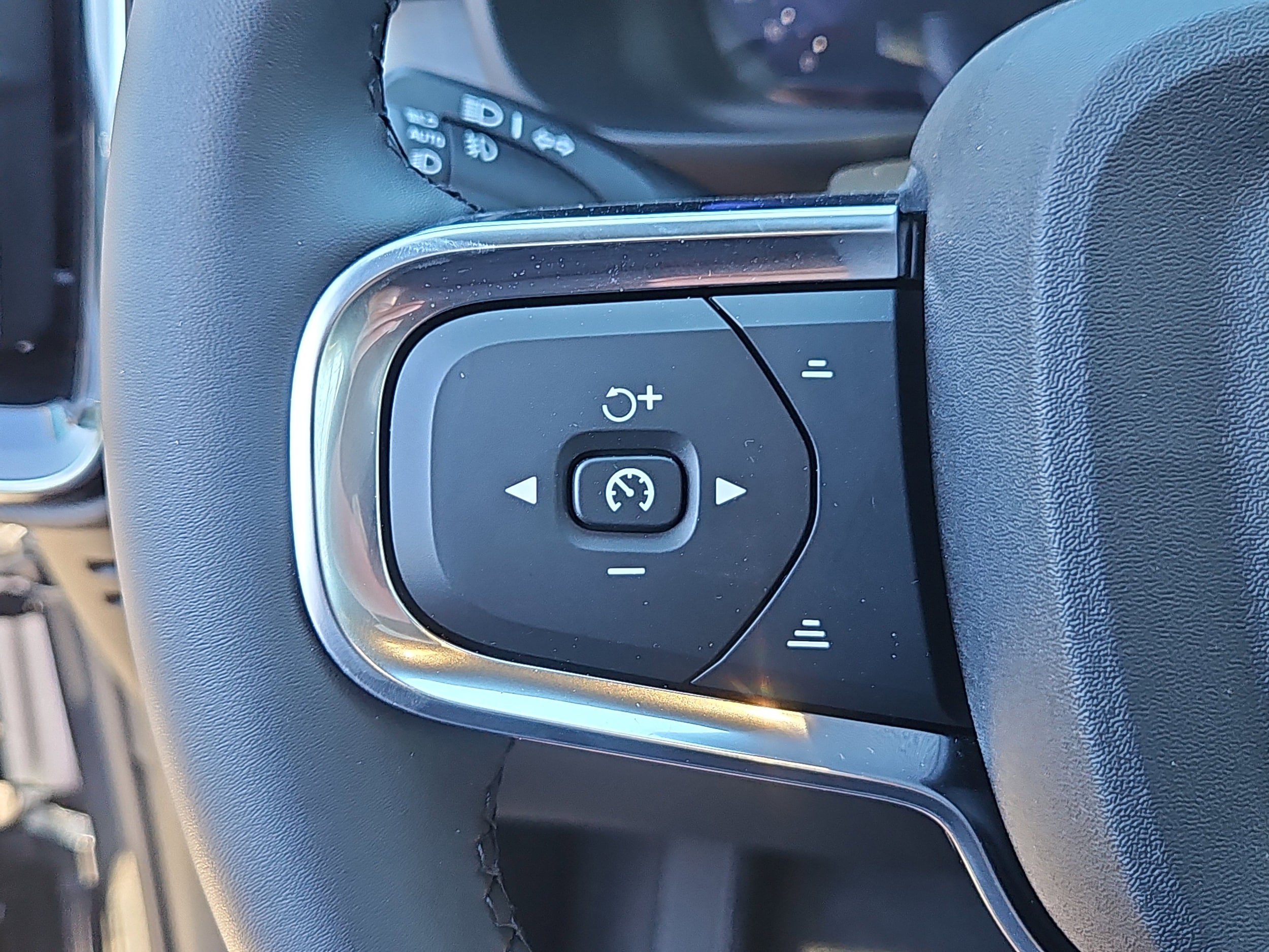 New 2026 Volvo XC40 B5 Ultra w/ Protection Package Premier AWD/4WD image 15