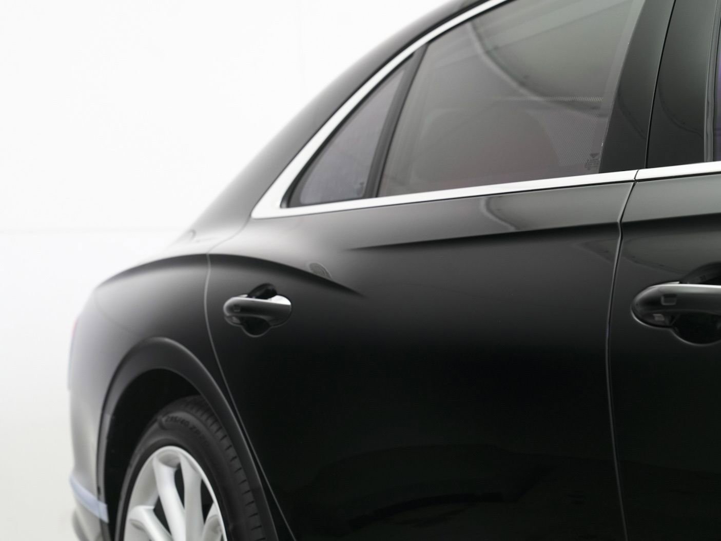 Used 2023 Bentley Flying Spur V8 image 44