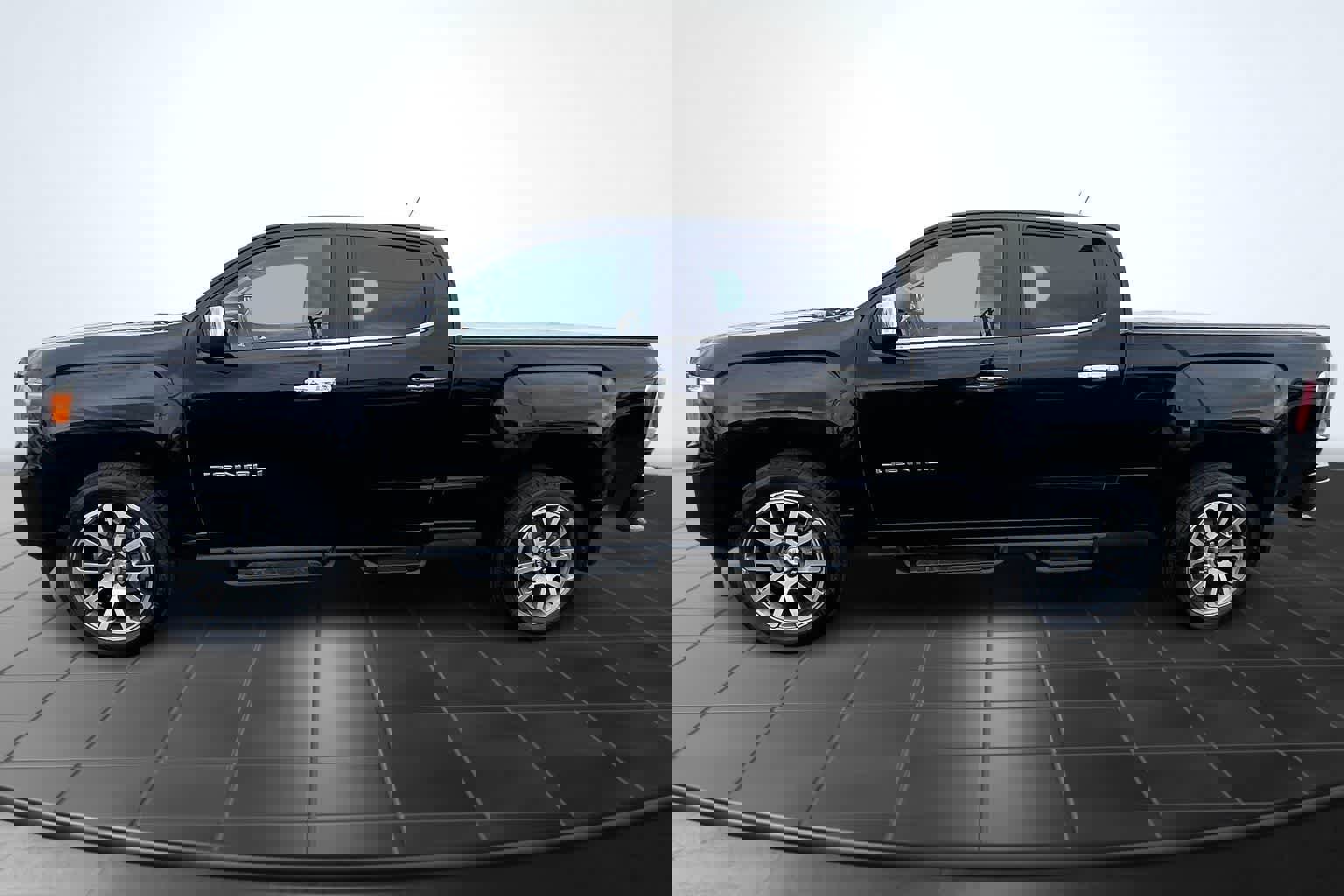 Used 2022 GMC Canyon Denali w/ Denali Black Edition Package image 3