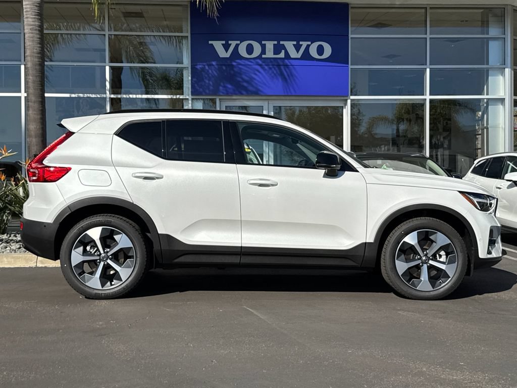 New 2026 Volvo XC40 B5 Plus w/ Protection Package Premier AWD/4WD image 6