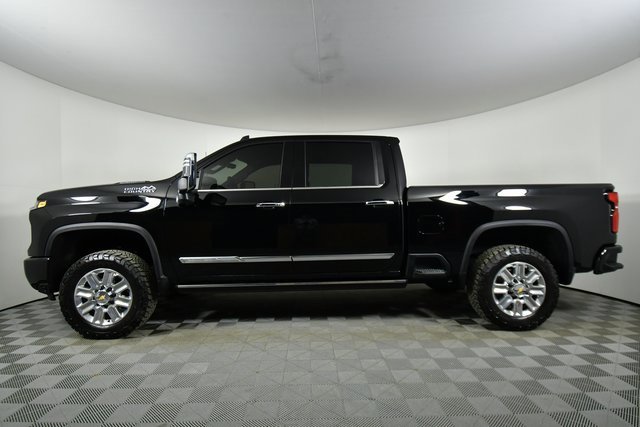Used 2024 Chevrolet Silverado 2500 High Country w/ Technology Package image 16