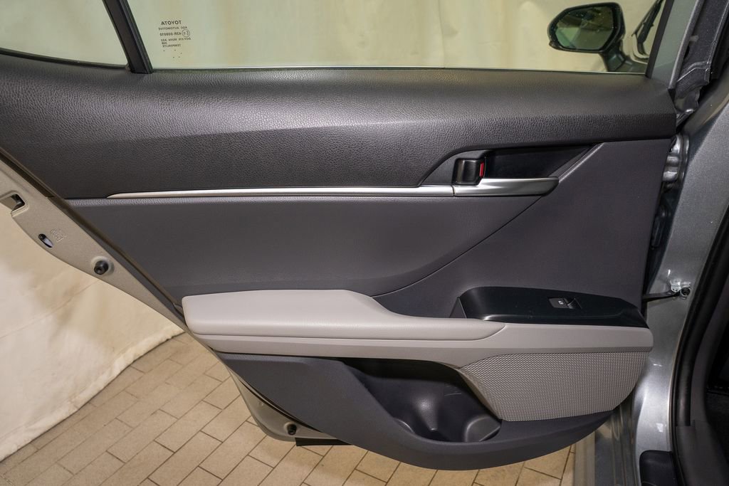 Used 2020 Toyota Camry SE image 9