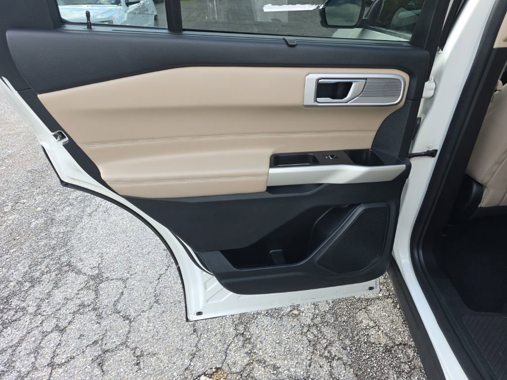 Used 2021 Ford Explorer Limited w/ Equipment Group 301A AWD/4WD image 15