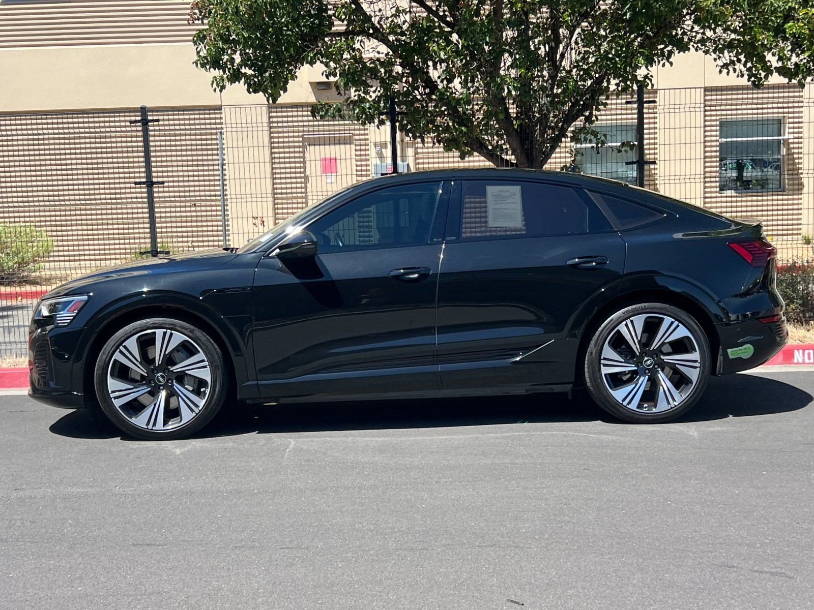 Used 2024 Audi Q8 e-tron Prestige w/ Prestige Package AWD/4WD image 3
