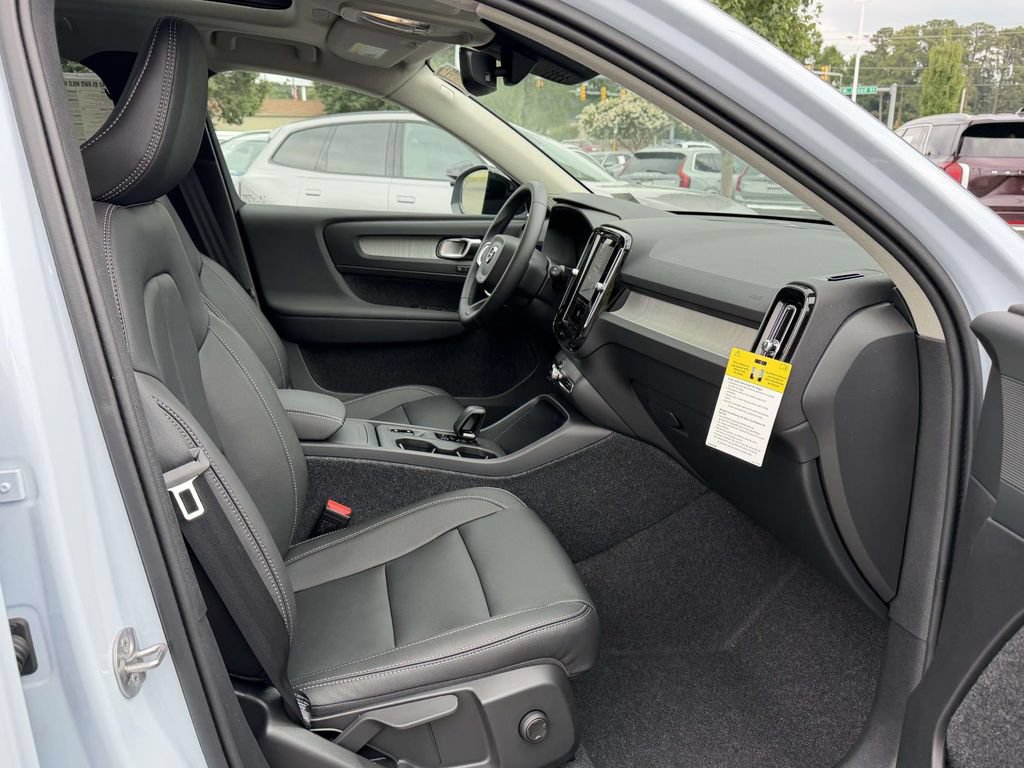New 2026 Volvo XC40 B5 Core w/ Climate Package AWD/4WD image 11