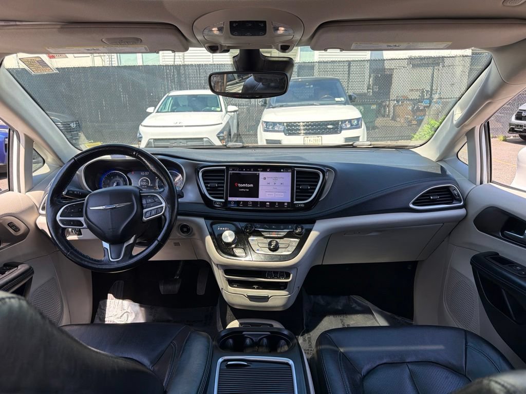 Used 2021 Chrysler Pacifica Touring-L w/ Uconnect Theater Family Group AWD/4WD image 18