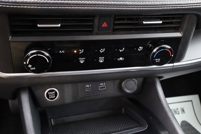 Used 2023 Nissan Rogue S image 30