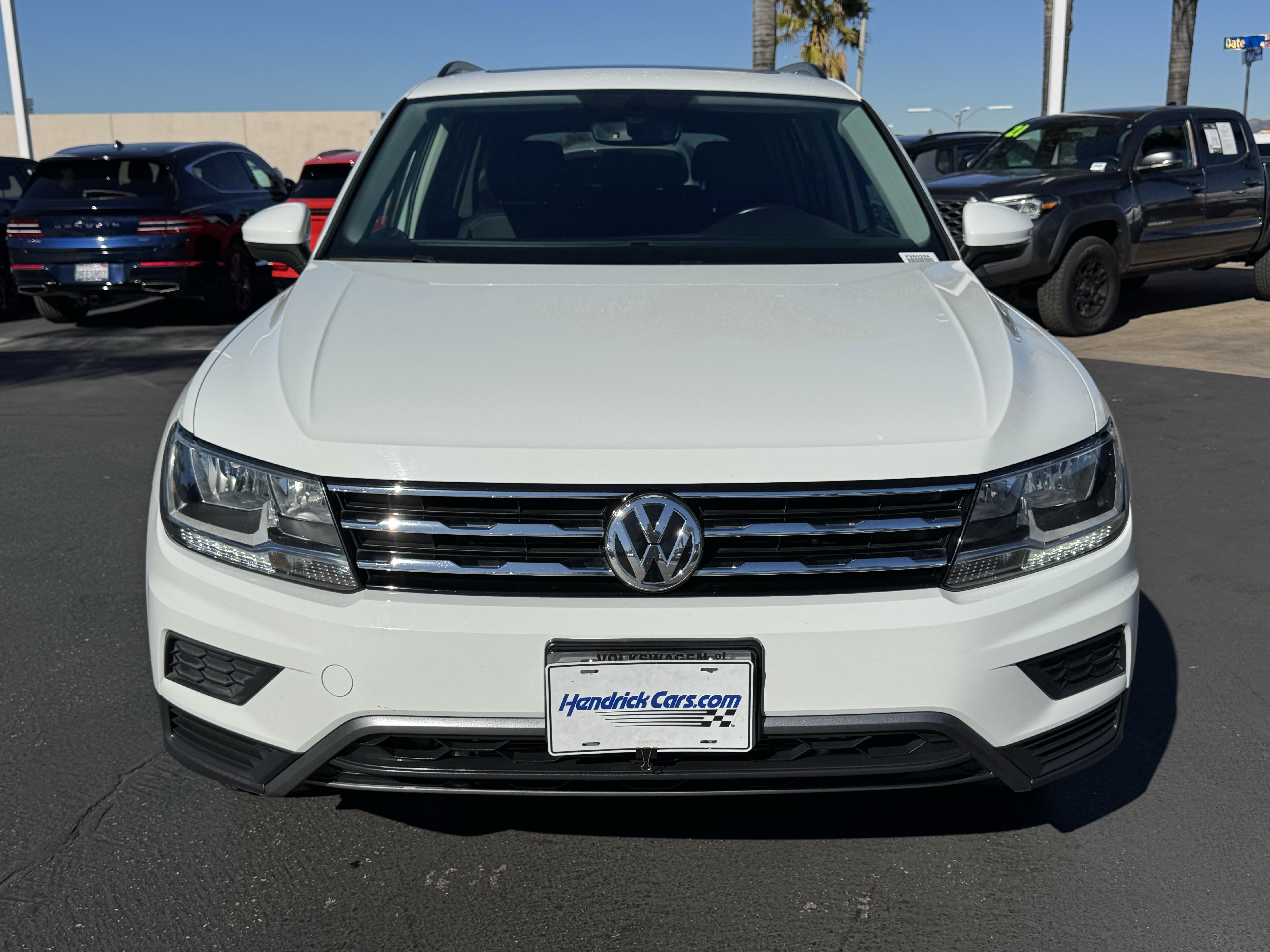 Certified 2019 Volkswagen Tiguan SE w/ Panoramic Sunroof Package image 3