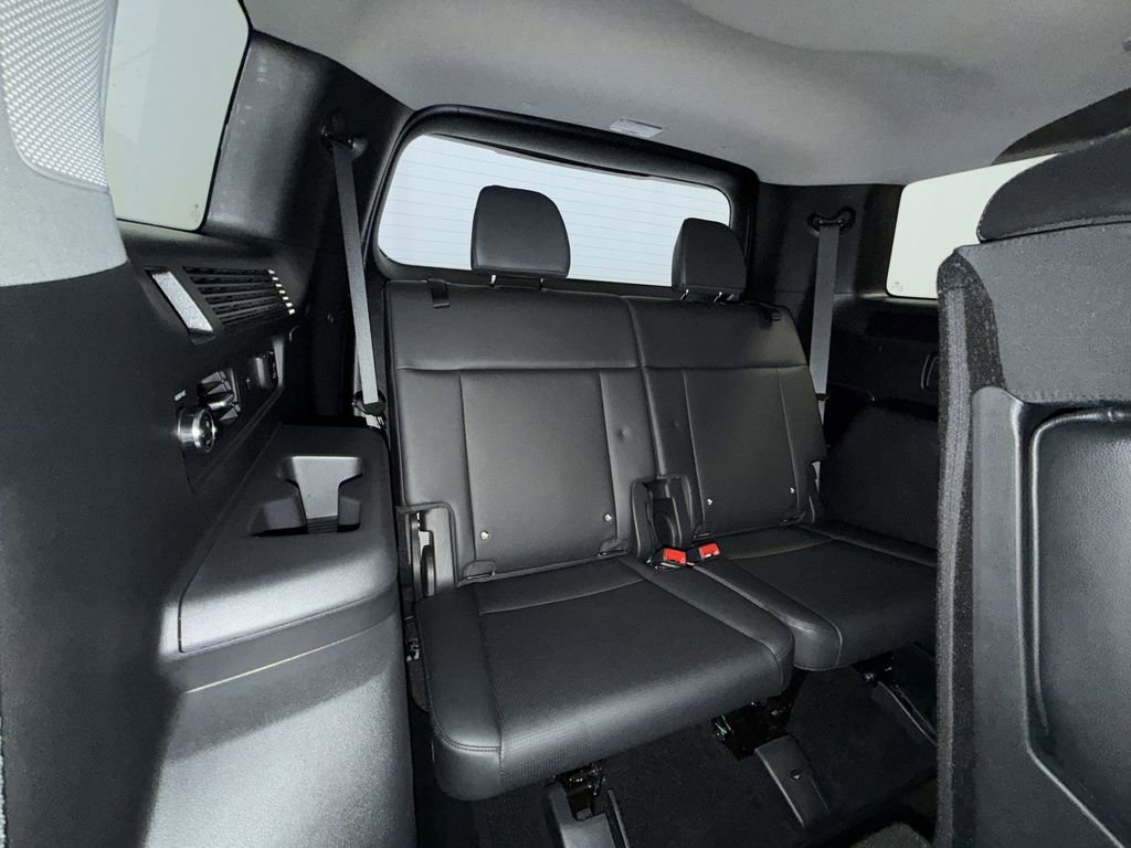 Used 2025 Hyundai Santa Fe Limited AWD/4WD image 17