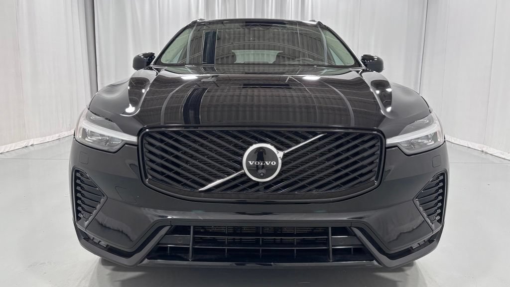 Certified 2026 Volvo XC60 B5 Plus AWD/4WD image 3