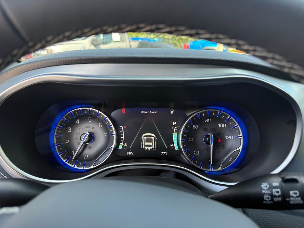 Used 2026 Chrysler Pacifica Limited image 22