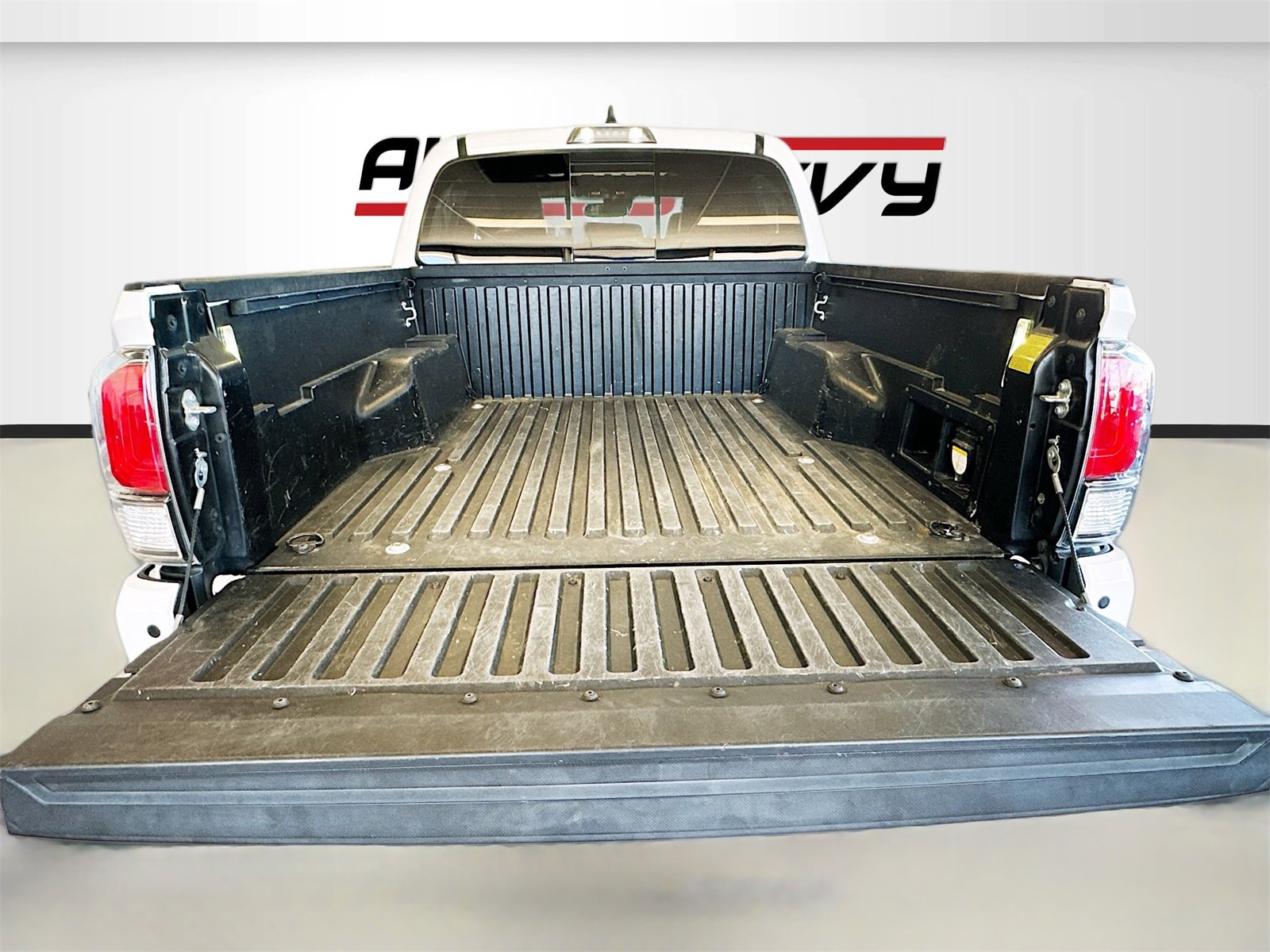 Used 2020 Toyota Tacoma Limited image 27