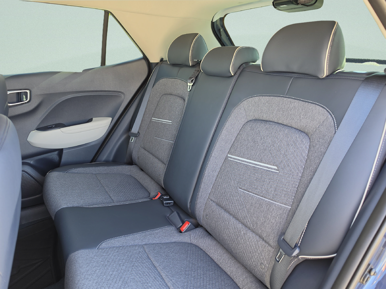 Used 2026 Hyundai Venue SEL FWD image 19