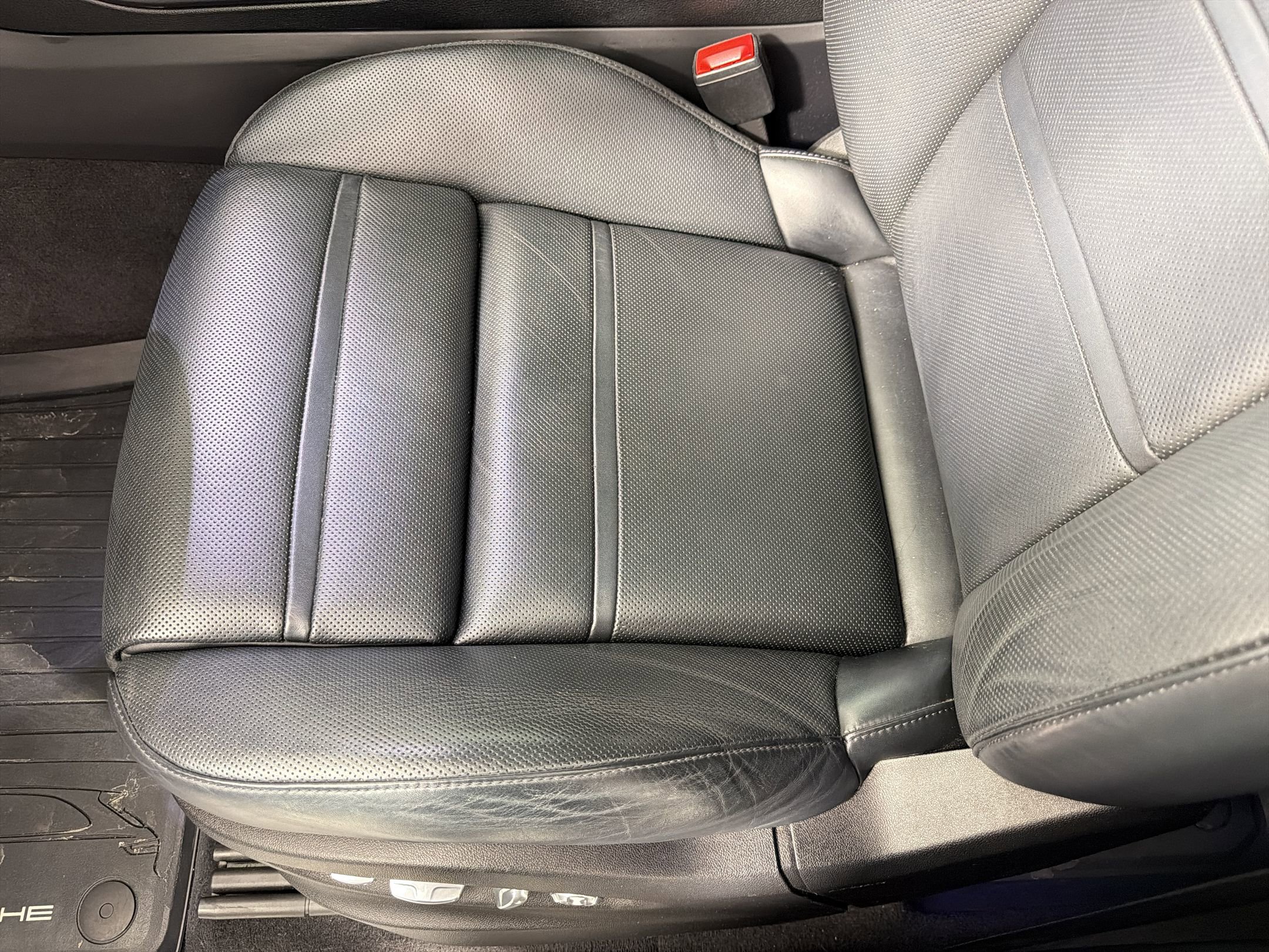 Certified 2021 Porsche Cayenne Coupe AWD/4WD image 22