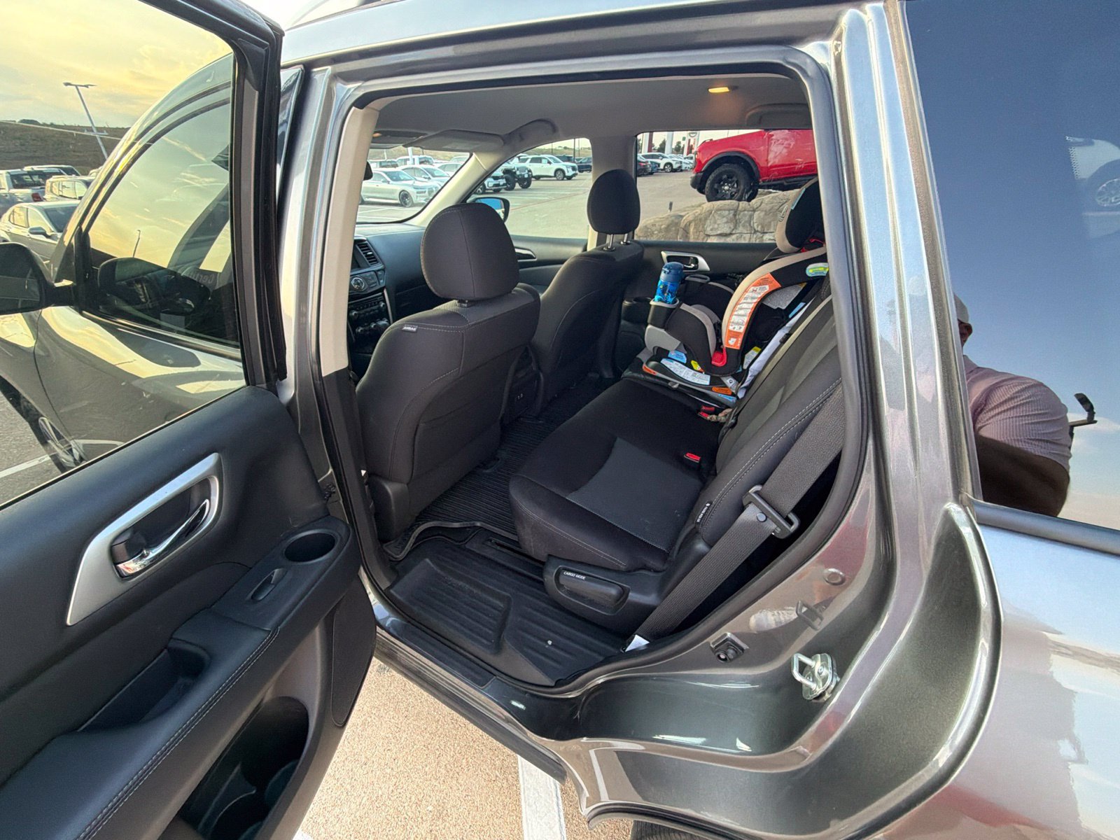 Used 2020 Nissan Pathfinder SV FWD image 9