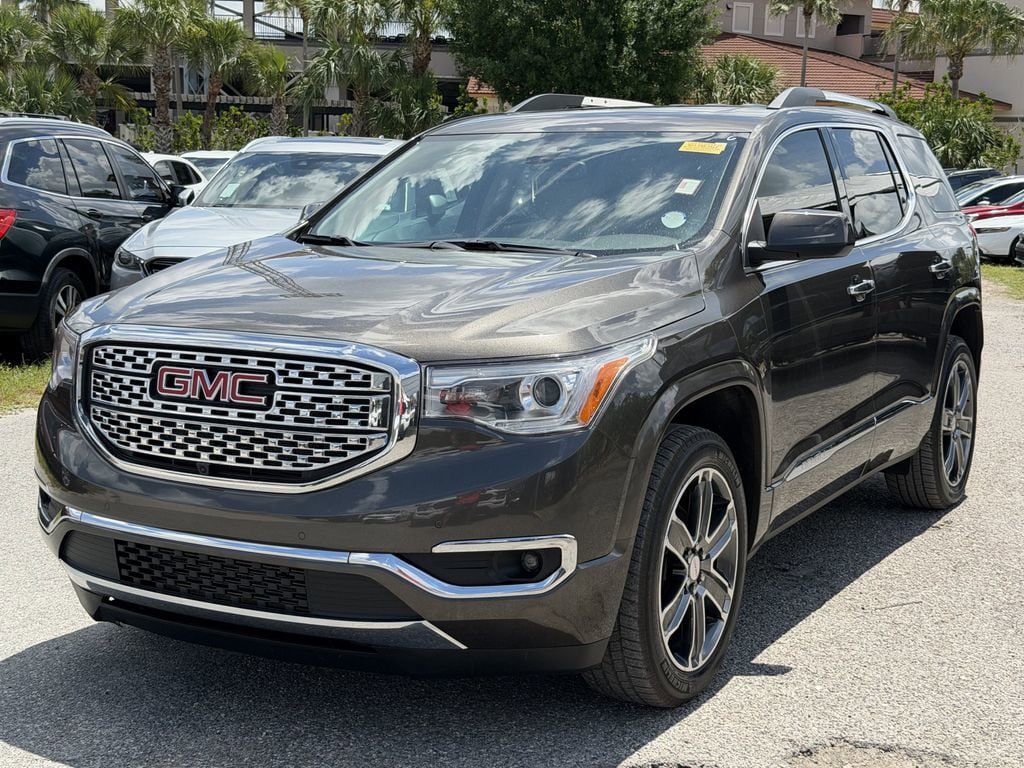 Used 2019 GMC Acadia Denali w/ Technology Package FWD image 9
