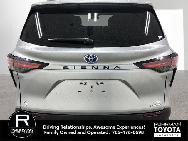 Used 2021 Toyota Sienna XLE FWD image 5