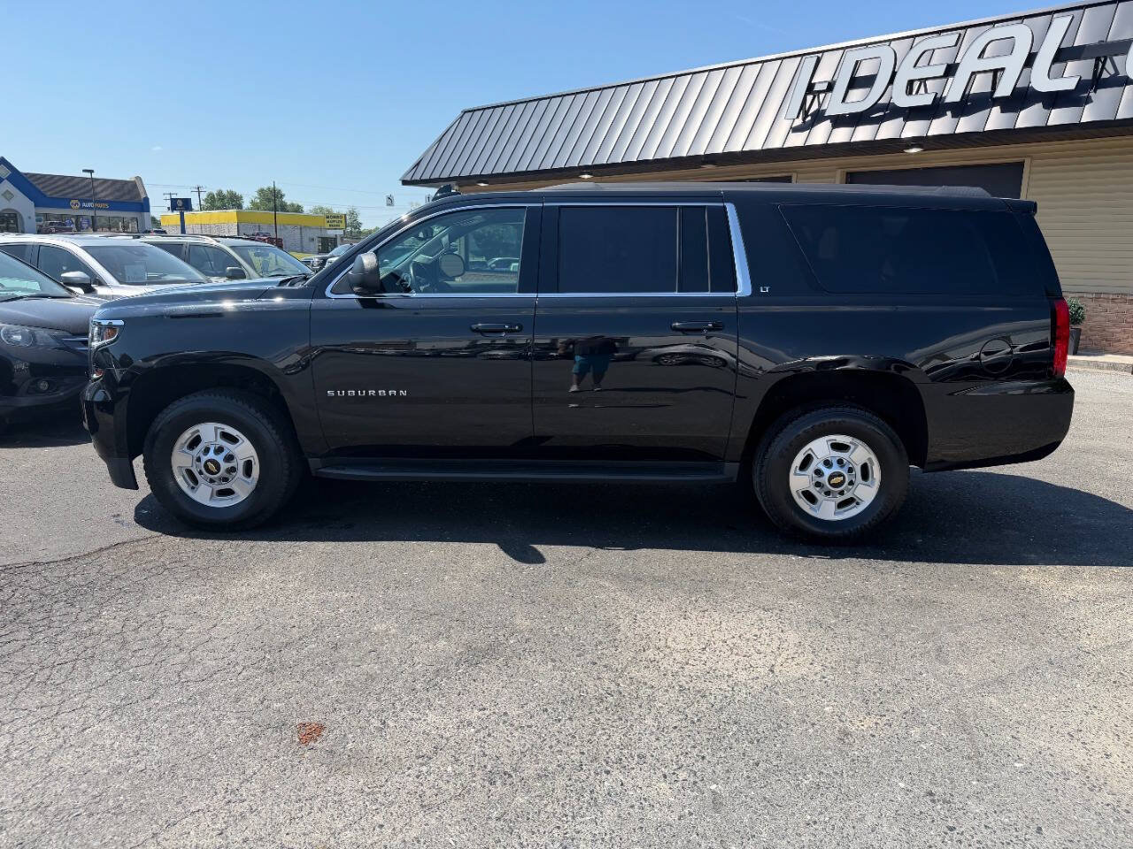 Used 2019 Chevrolet Suburban 3500 LT AWD/4WD image 13