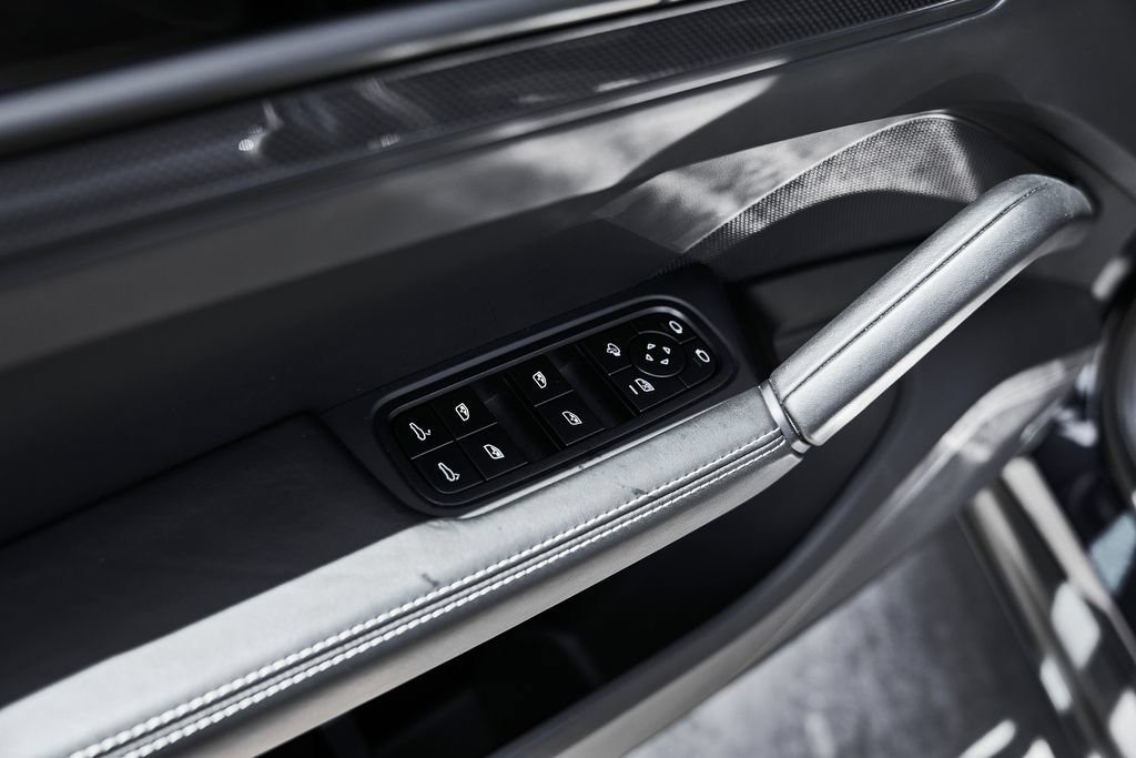 Used 2024 Porsche Cayenne Turbo GT AWD/4WD image 37