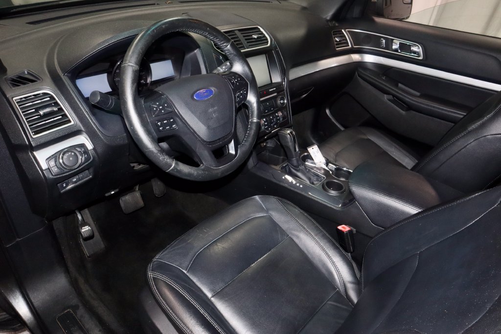 Used 2016 Ford Explorer XLT w/ Equipment Group 202A FWD image 25