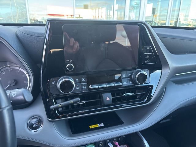 Used 2023 Toyota Highlander XLE image 6