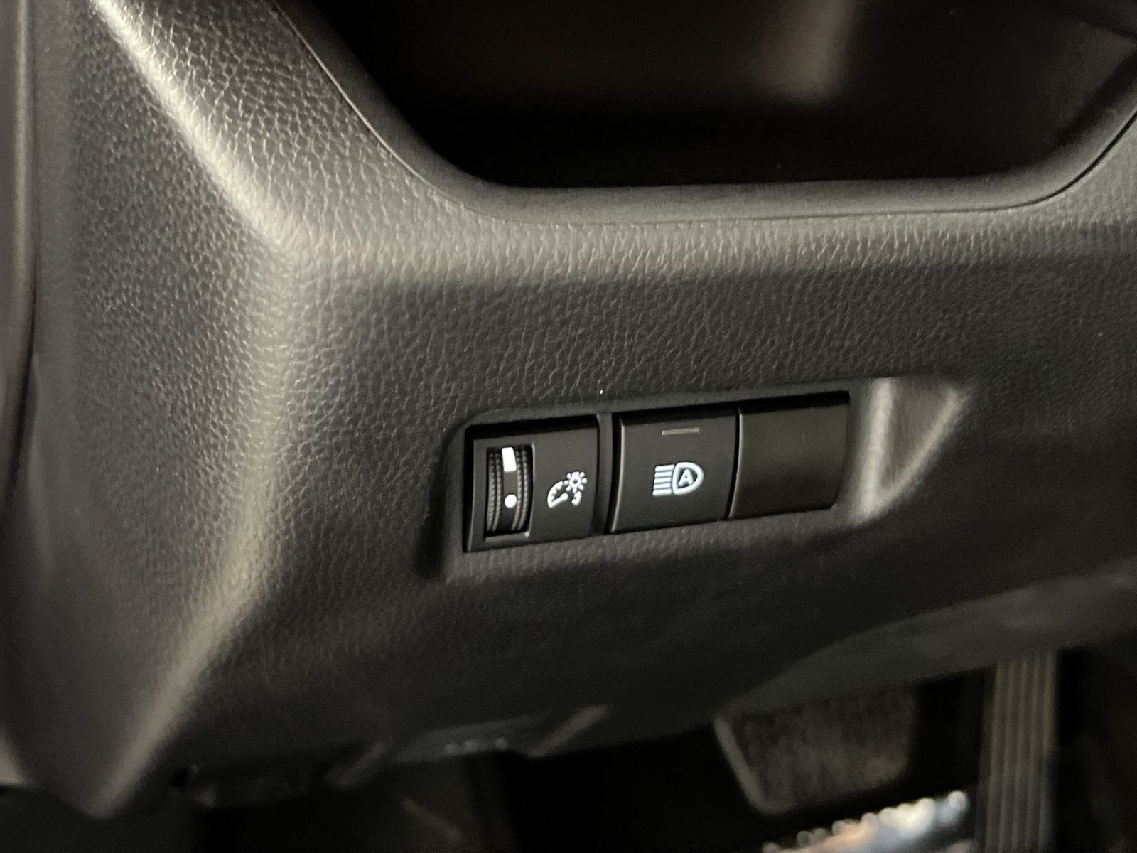 Used 2025 Toyota RAV4 LE AWD/4WD image 35