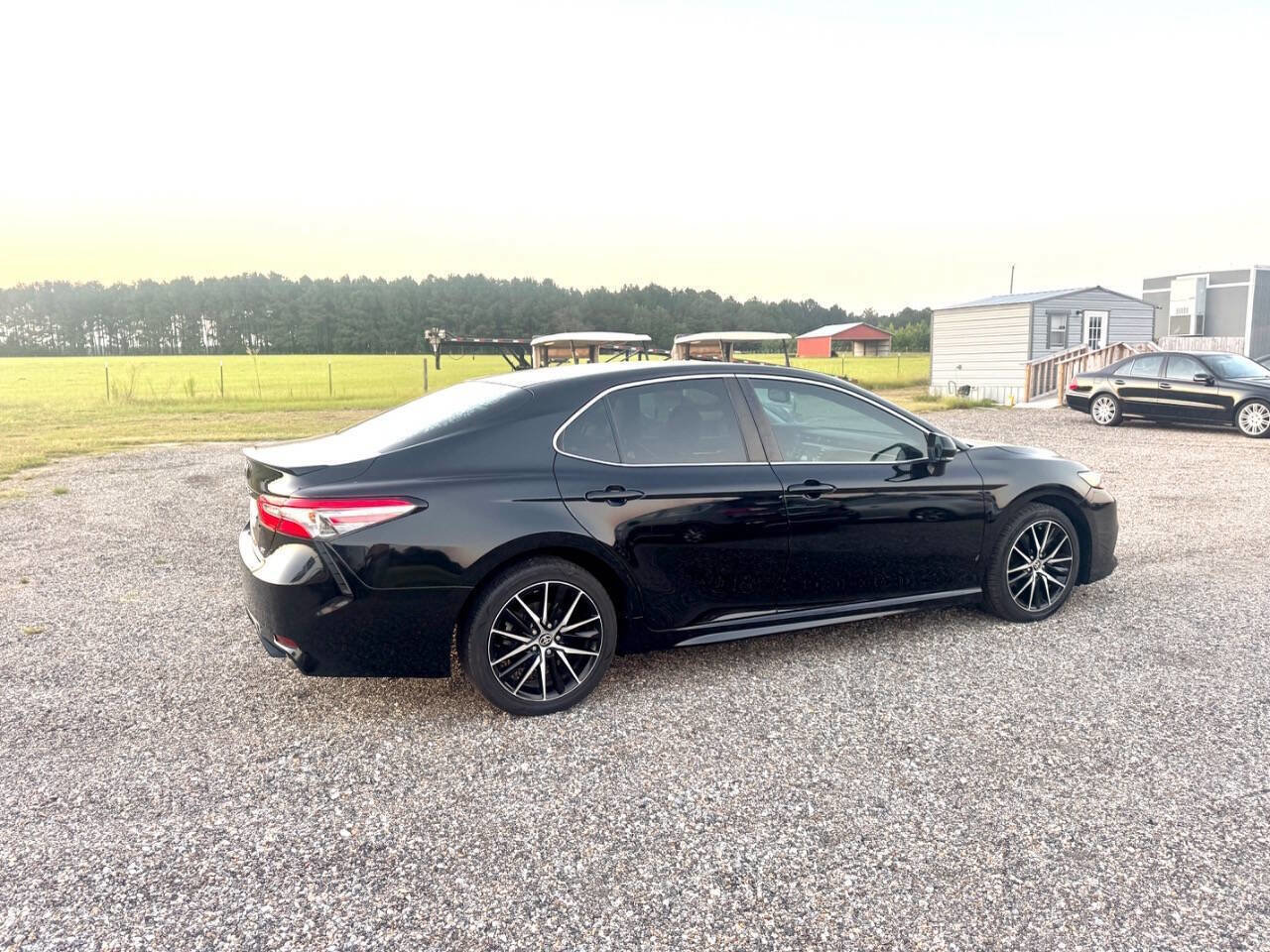 Used 2018 Toyota Camry SE image 6