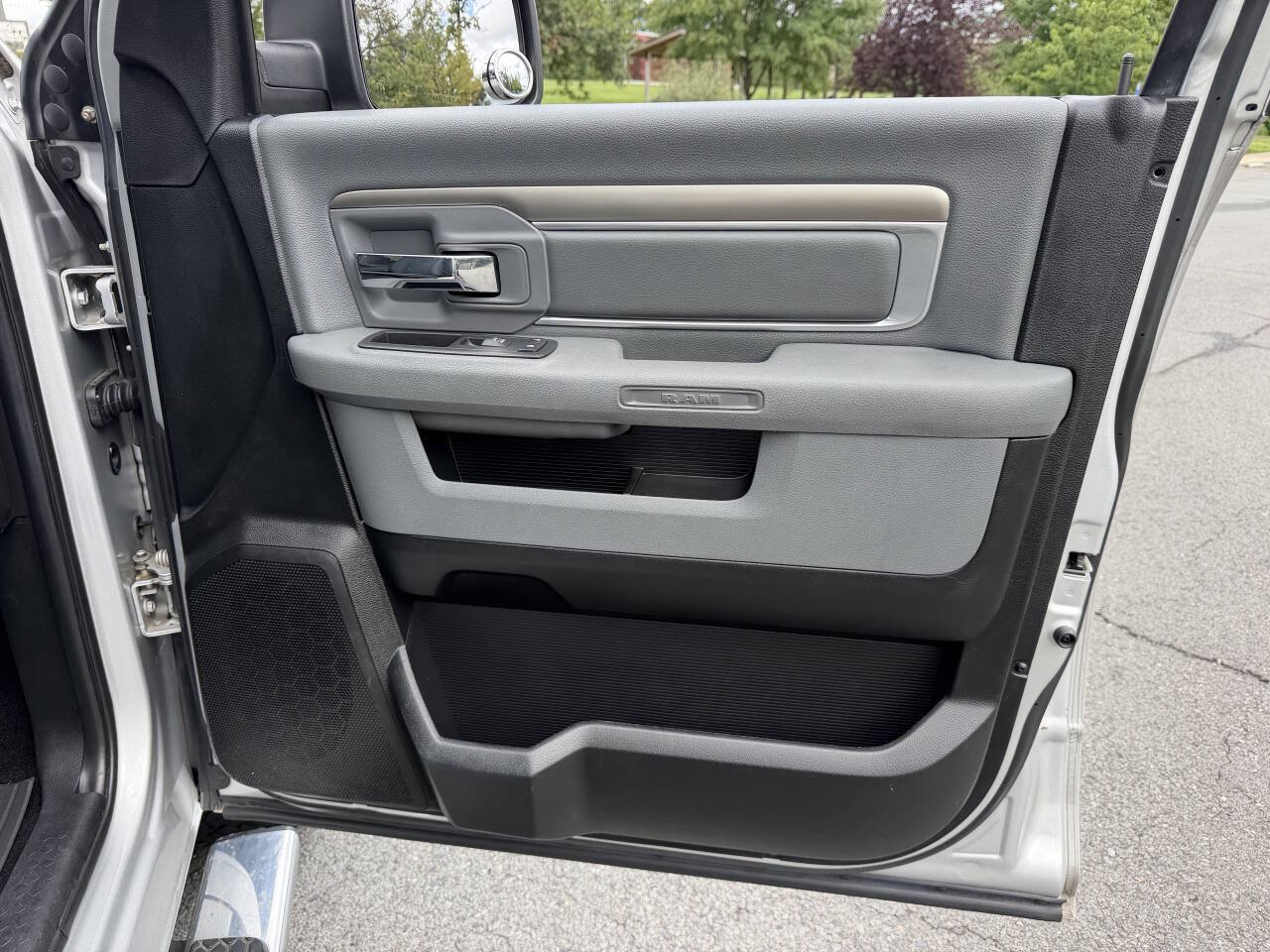 Used 2016 RAM 1500 Classic SLT AWD/4WD image 24