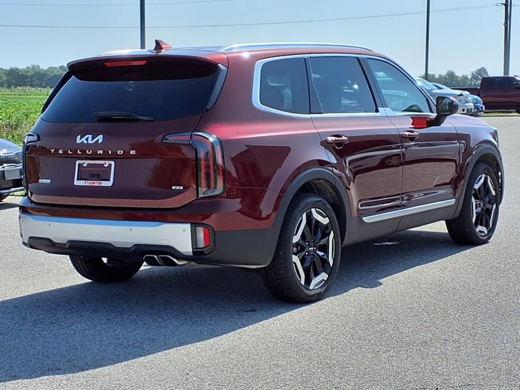 Used 2024 Kia Telluride EX w/ EX Captain's Chair Package image 2
