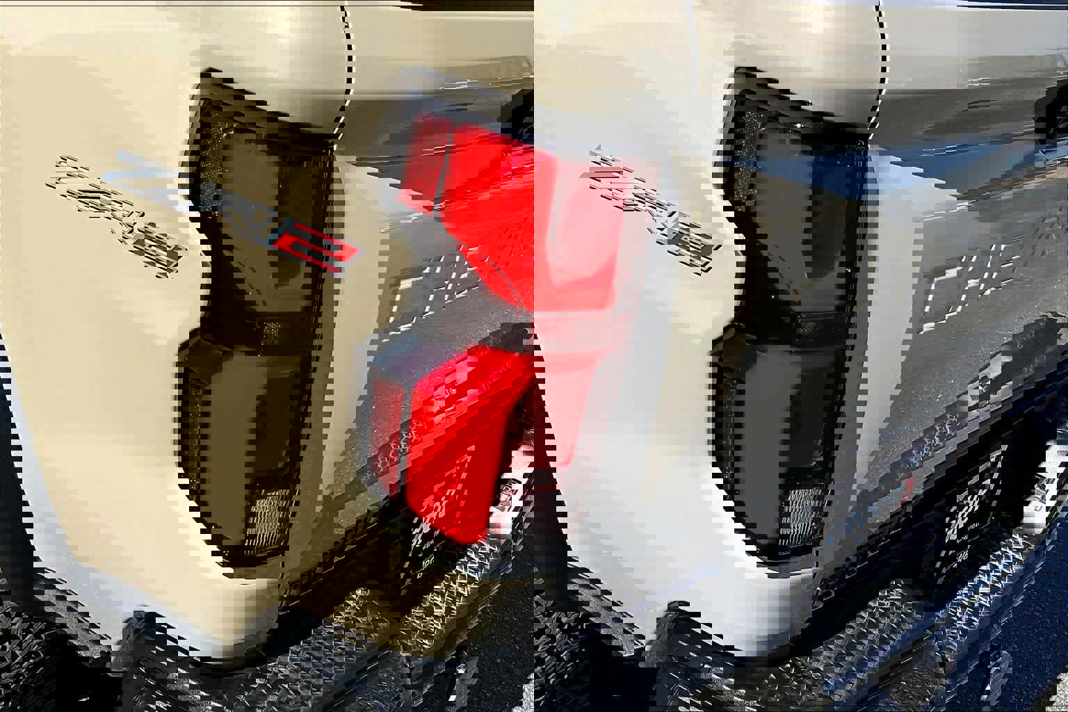 Used 2024 Chevrolet Colorado ZR2 w/ Technology Package image 28