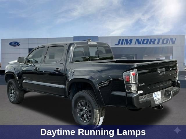 Used 2022 Toyota Tacoma SR5 w/ Technology Package AWD/4WD image 4