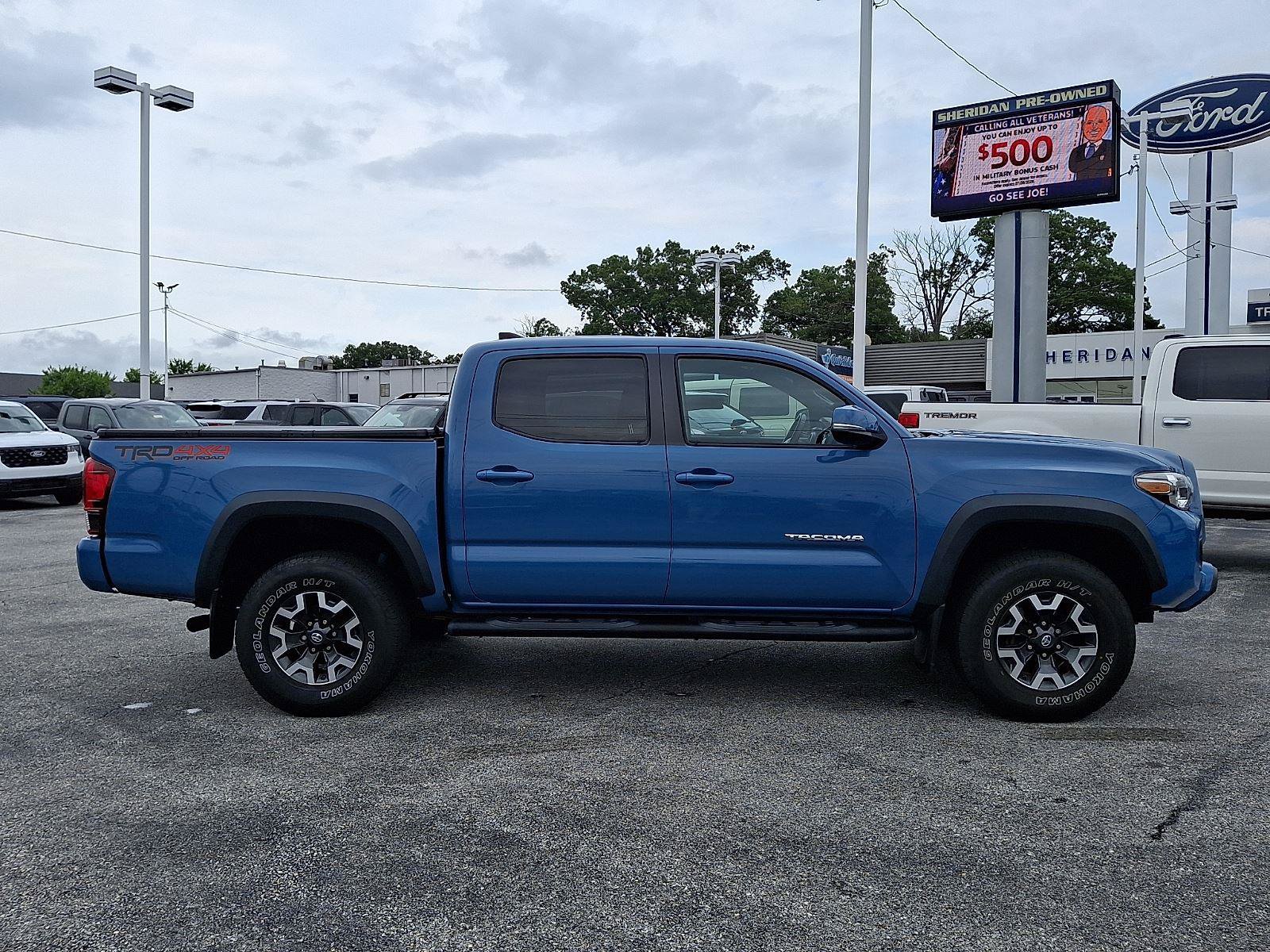Used 2019 Toyota Tacoma TRD Off-Road AWD/4WD image 7
