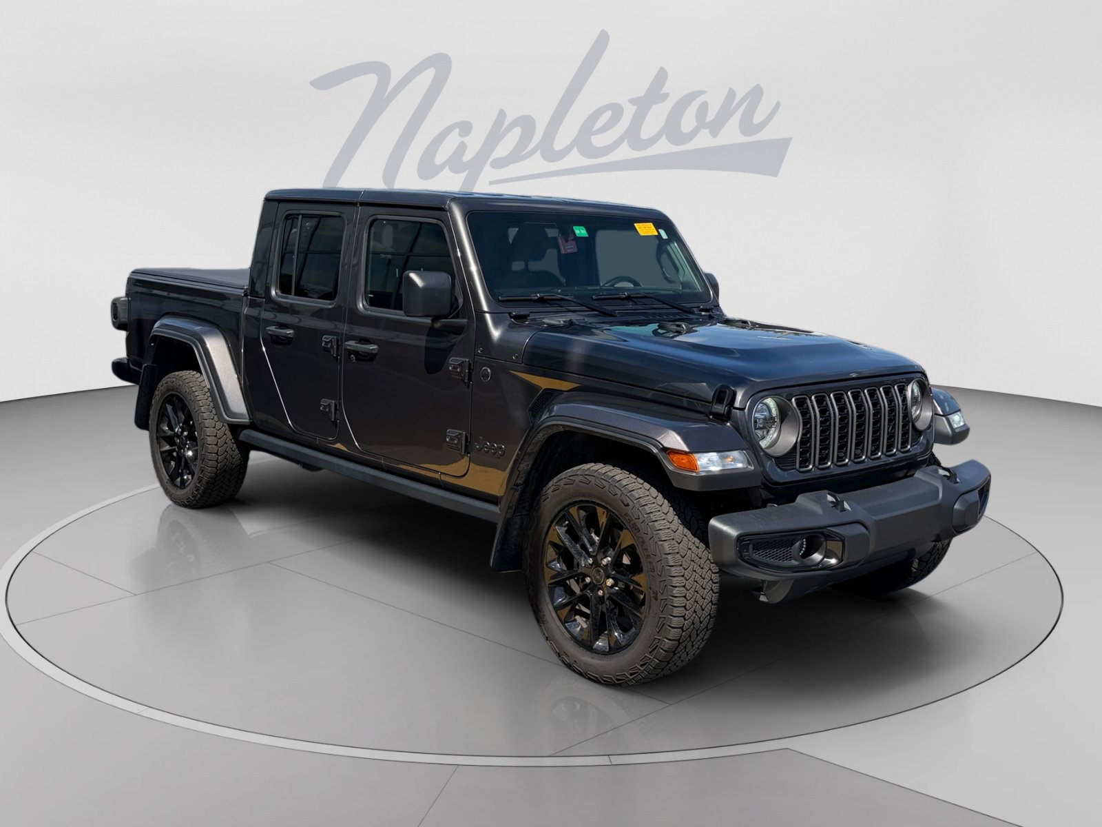 Used 2024 Jeep Gladiator Overland AWD/4WD image 8